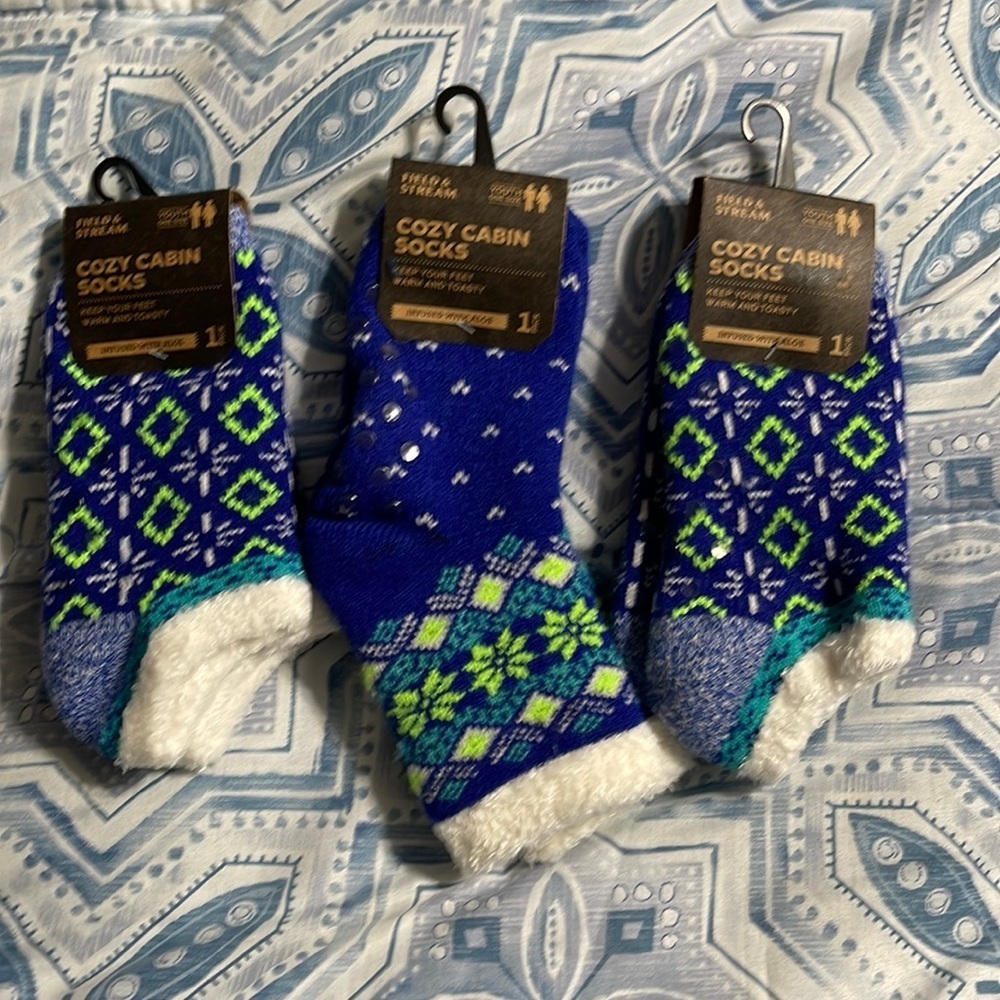New set/3 Cozy Cabin youth socks